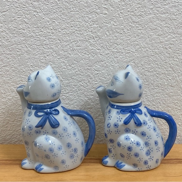 2 Vintage Blue & White Porcelain Cat Creamer - Picture 5 of 11